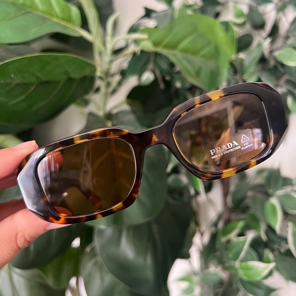 Prada Accessories - SALE🌻PRADA rectangle Havana spr17w sunglasses 🌸